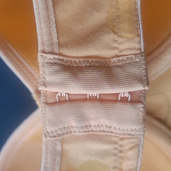 EUC La SENZA demi cup bra - Picture 3 of 6